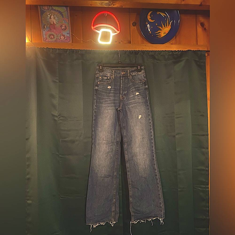 Wide flared jeans 👖 70’s vibe